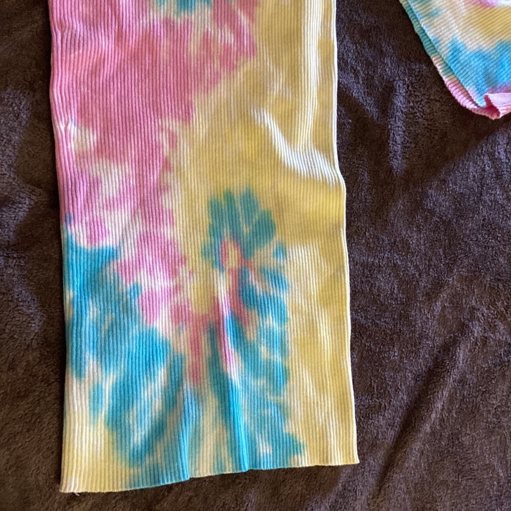 Pastel two piece outfit! - Picture 4 of 6